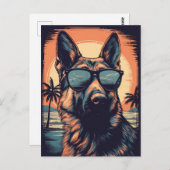 Deutscher Schäferhund am tropischen Strand bei Son Postkarte (Vorne/Hinten)