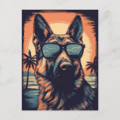 Deutscher Schäferhund am tropischen Strand bei Son Postkarte (Vorderseite)
