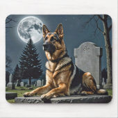 Deutscher Schäferhund auf einem Grabstein Mousepad (Vorne)