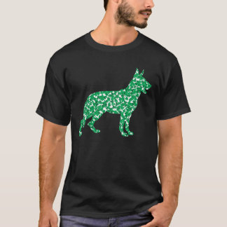 Deutscher Schäferhund aus Kleeblättern T-Shirt