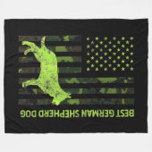 Deutscher Schäferhund erschüttert US-Flagge Camouf Fleecedecke (Vorderseite (Horizontal))