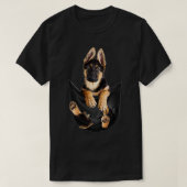 Deutscher Schäferhund in Pocket Funny Dog Lover Ge T-Shirt (Design vorne)