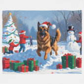 Deutscher Schäferhund läuft mit Weihnachtshut im S Fleecedecke (Vorderseite (Horizontal))