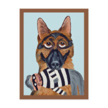 Deutscher Schäferhund mit Einbrecher-Spielzeug