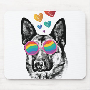 Deutscher Schäferhund mit Herzen Valentinstag Mousepad