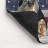 Deutscher Schäferhund mit Hundeschildern Mousepad (Ecke)