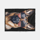 Deutscher Schäferhund mit US-Flagge Unabhängigkeit Fleecedecke (Vorderseite (Horizontal))