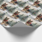 Deutscher Schäferhund zu Weihnachten im Schnee Geschenkpapier (Ecke)
