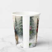 Deutscher Schäferhund zu Weihnachten im Schnee Pappbecher (Rechts)