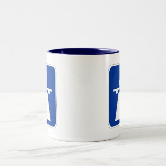 Deutsches Autobahn-Zeichen Zweifarbige Tasse (Mittel)