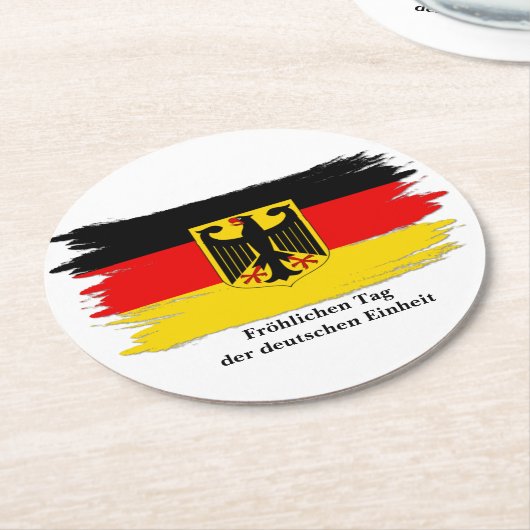 Deutsches Flag "Text Germany Unity Day" bearbeiten Runder Pappuntersetzer (Angewinkelt)