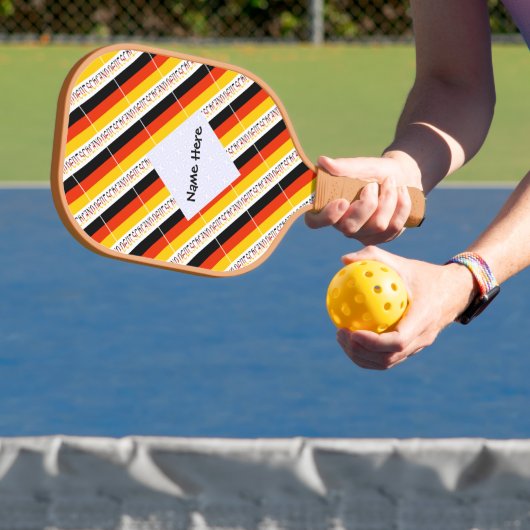 Deutsches und deutsches Flag mit Ihrem Namen verse Pickleball Schläger (InSitu)