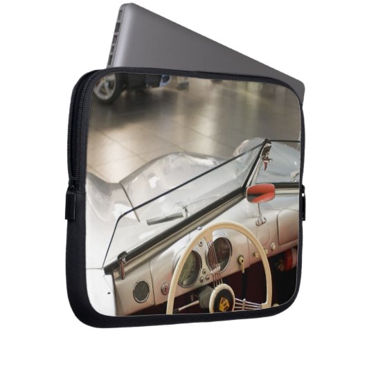 Deutschland, Baden-Württemberg, Laptopschutzhülle (Vorne Rechts)