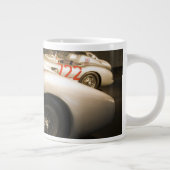 Deutschland, Baden-Württemberg, Stuttgart. Jumbo-Tasse (Rechts)