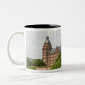 Deutschland, Bayern, Bayern, Aschaffenburg. Zweifarbige Tasse (Links)