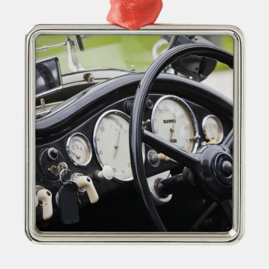 Deutschland, Bayern-Bayern, München. BMW Welt Auto Ornament Aus Metall (Vorne)