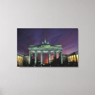 Deutschland, Berlin. Brandenburger Tor bei Nacht. Leinwanddruck