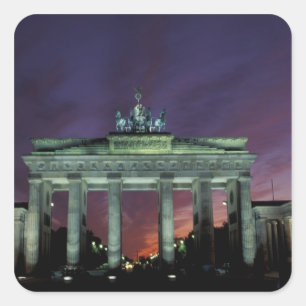 Deutschland, Berlin. Brandenburger Tor bei Nacht. Quadratischer Aufkleber