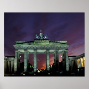 Deutschland, Berlin. Brandenburger Tor in der Nach Poster