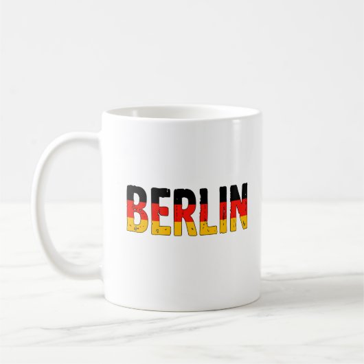 Deutschland Berlin Kaffeetasse (Links)