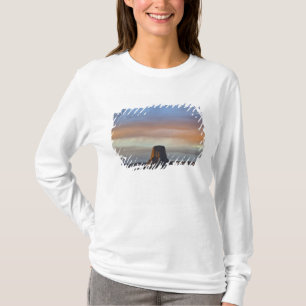 Devils Tower National Monument, Sturm bei Sonnenun T-Shirt