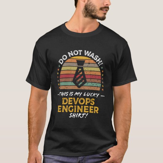Devops Engineer Job Title Funny Engineering Zitat T-Shirt (Vorderseite)