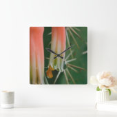 Dew auf Aloe Bloom Quadratische Wanduhr (Zuhause)