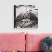 Dew-Kissed Leinwanddruck (Insitu (Wohnzimmer))