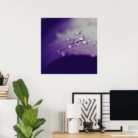 Dewdrops auf Lila Green Leaf Macro Abstrakt Poster (Heimbüro)