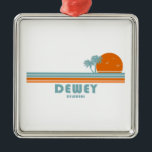 Dewey Beach Delaware Sun Palm Trees Ornament Aus Metall<br><div class="desc">Dewey Beach ist auf der einen Seite von Meeresstränden gesegnet und auf der anderen von einer breiten Bucht umgeben. Dewey Beach eignet sich perfekt für Abenteurer, die sich auf Jet-Ski-Fahrten oder einem Volleyballspiel am Strand amüsieren möchten. Andere verbringen ihre Tage mit Wassersportarten wie Bootfahren, Parasailing, weckend Boarding, Wasserski, Windsurfen oder...</div>