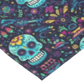 Día de Muertos Reverie: Türkis Sugar Skull Spec Tischdecke (Schrägansicht)