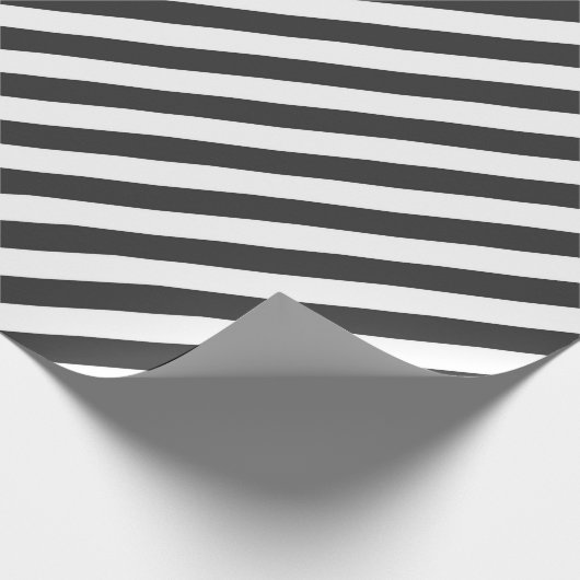 Diagonal black and white stripes  pattern geschenkpapier (Ecke)