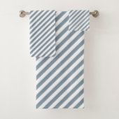 Diagonal blue and white stripes pattern badhandtuch set (Insitu)