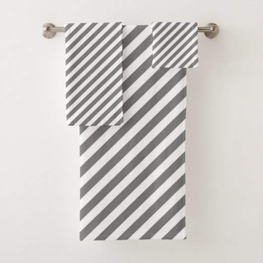 Diagonal gray and white stripes pattern badhandtuch set (Insitu)
