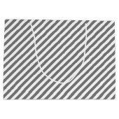 Diagonal gray and white stripes pattern große geschenktüte (Rückseite)