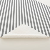 Diagonal gray and white stripes pattern sherpadecke (3/4)