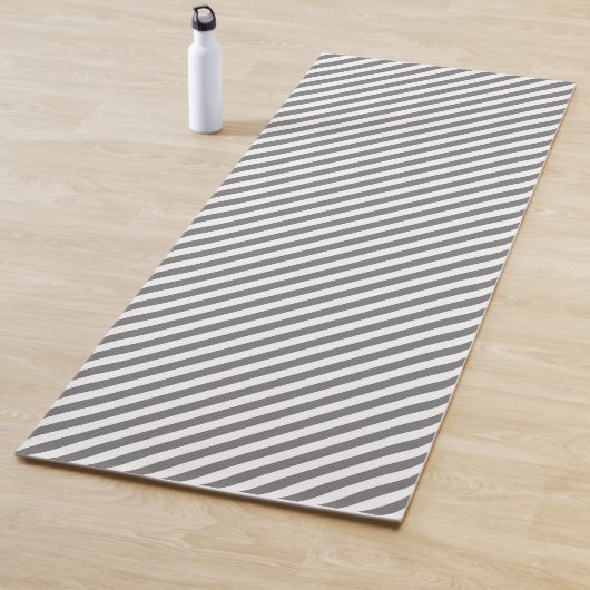 Diagonal gray and white stripes pattern yogamatte (Beispiel)