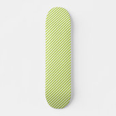 Diagonal lime green and white stripes pattern skateboard (Vorne)