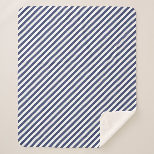 Diagonal navy blue and white stripes pattern sherpadecke (Vorderseite)