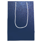 Diagonal Navy Blue Glitzer Gradient Ombre Monogram Mittlere Geschenktüte (Rückseite)