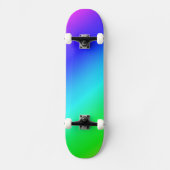 Diagonal Rainbow Gradient Blue to Green Skateboard (Vorderseite)