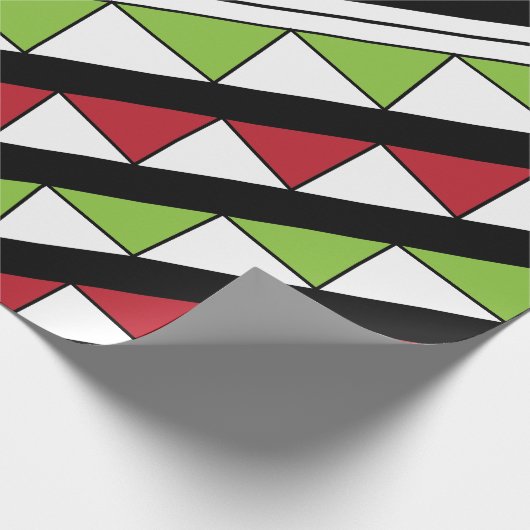 Diagonal Stripes Green Red Triangle Muster Geschenkpapier (Ecke)