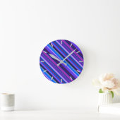 Diagonal stripes in blue and purple runde wanduhr (Zuhause)