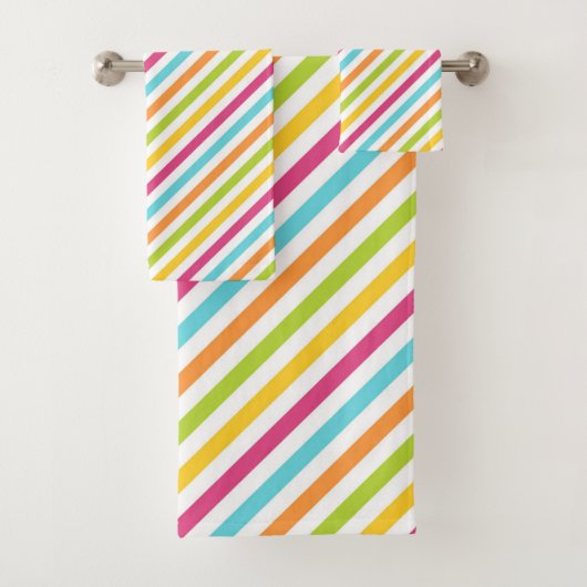 Diagonal stripes in vibrant colors badhandtuch set (Insitu)