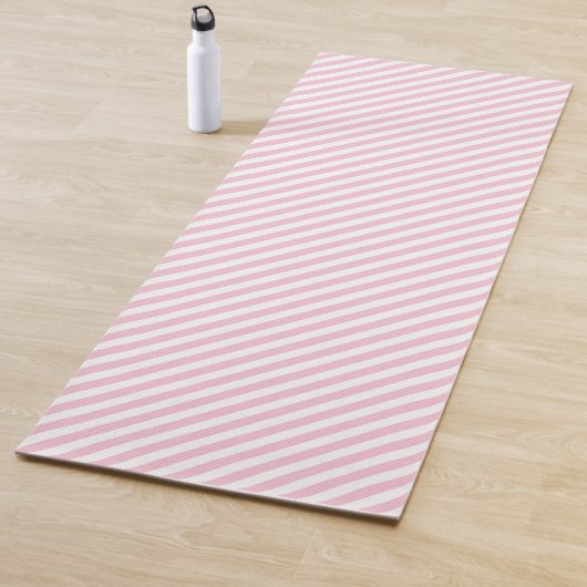 Diagonal white and pink stripes pattern yogamatte (Beispiel)