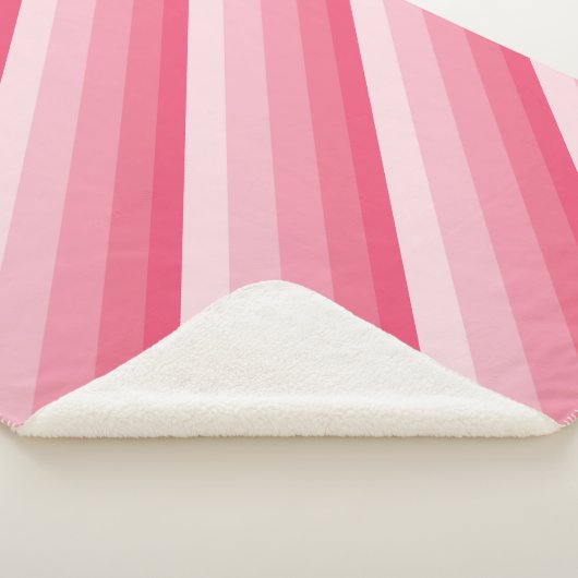 Diagonale Ombre-Streifen in rosa Tönen Sherpadecke (3/4)