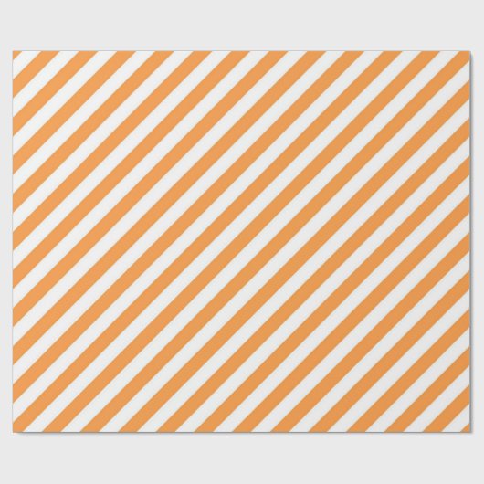 Diagonale orange und weiße Streifenmuster Geschenkpapier (Flach)