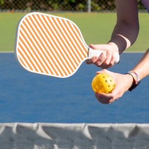 Diagonale orange und weiße Streifenmuster Pickleball Schläger