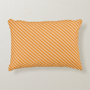 Diagonale Pinstreifen - orange und weiß Dekokissen