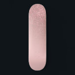 Diagonale Rose Gold Blush Pink Ombre Gradient Skateboard<br><div class="desc">Dieses elegante und mädchenhafte Design ist perfekt für die elegante und stilvolle Frau. Es verfügt über ein Imitat gedruckt funkelnd Rose Gold Glitzer Diagonal Farbton Ober auf einem rot rosa Hintergrund. Es ist ein einzigartiger Einblick in den Trend des Glitzer, der derzeit sehr beliebt ist. Es ist ein hübsches, glamouröses,...</div>